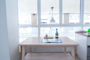 Appartement, uitzicht op de stad | Woonruimte | Televisie