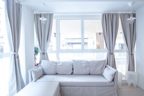 Appartement, uitzicht op de stad | Woonruimte | Televisie