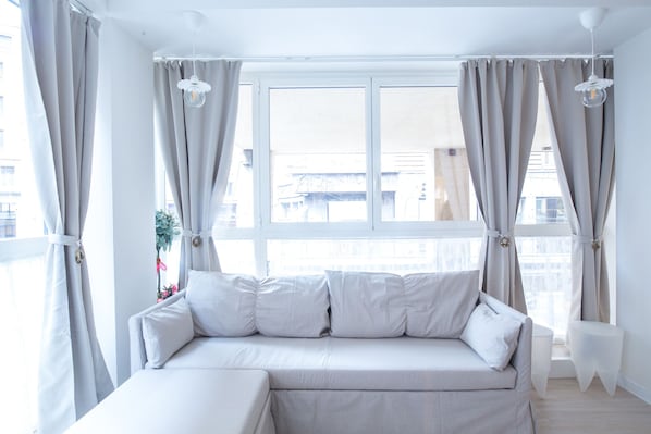 Apartment, City View | Living area