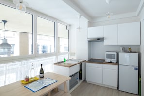 Apartment, City View | Private kitchen