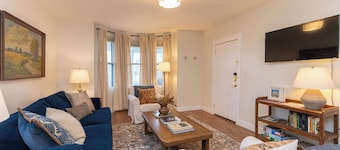 Downtown Luxury Apartment I Full Kitchen I W/D