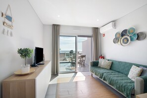 TV - Apartment 'Areias 2 Beach House' with Balcony, Wi-Fi and Air Conditioning (Monte Gordo)