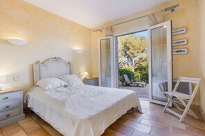 4 bedrooms, iron/ironing board, WiFi