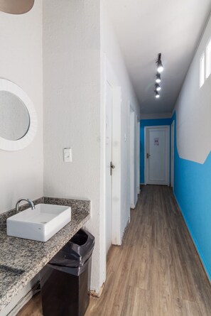 Interior - Hostel Leblon - 12-bed mixed shared room (Rio de Janeiro)