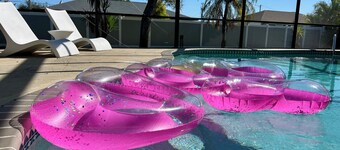 Spacious 3BR/2BA Cape Coral home with pool, AC, BBQ, loungers & patio