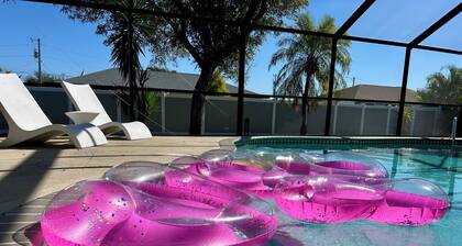 Spacious 3BR/2BA Cape Coral home with pool, AC, BBQ, loungers & patio