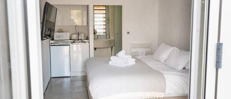 Desk, free WiFi, bed sheets