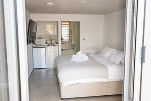6 quartos, escrivaninha, Wi-Fi de cortesia, roupa de cama