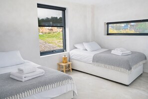 6 bedrooms, desk, free WiFi, bed sheets