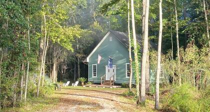 Cabin in the woods at Stokes Bluff