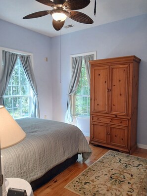 1 quarto, Wi-Fi de cortesia, roupa de cama