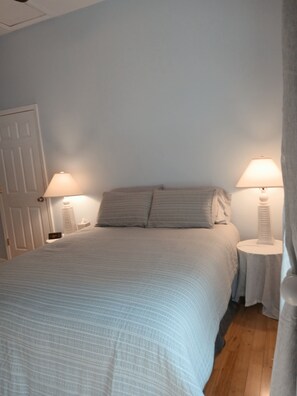 1 bedroom, free WiFi, bed sheets - Cabin in the woods at Stokes Bluff (Garnett)