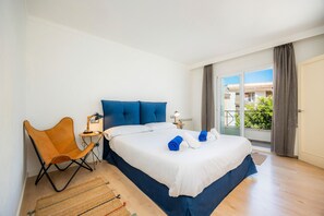 4 bedrooms, WiFi, bed sheets