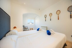 4 bedrooms, WiFi, bed sheets