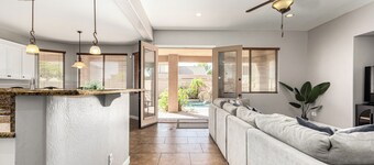 Spacious 5-bedroom house in E Mesa {pool+spa+putting green+foosball-sleeps 14}