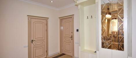 Apartemen Deluks | Area keluarga | Televisi layar datar 50-inci dengan saluran TV kabel