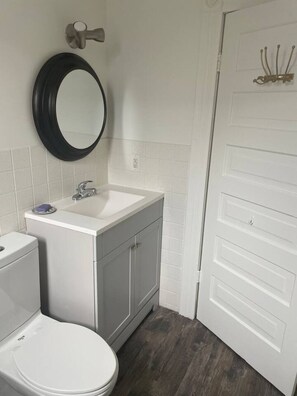 Sèche-cheveux, serviettes fournies