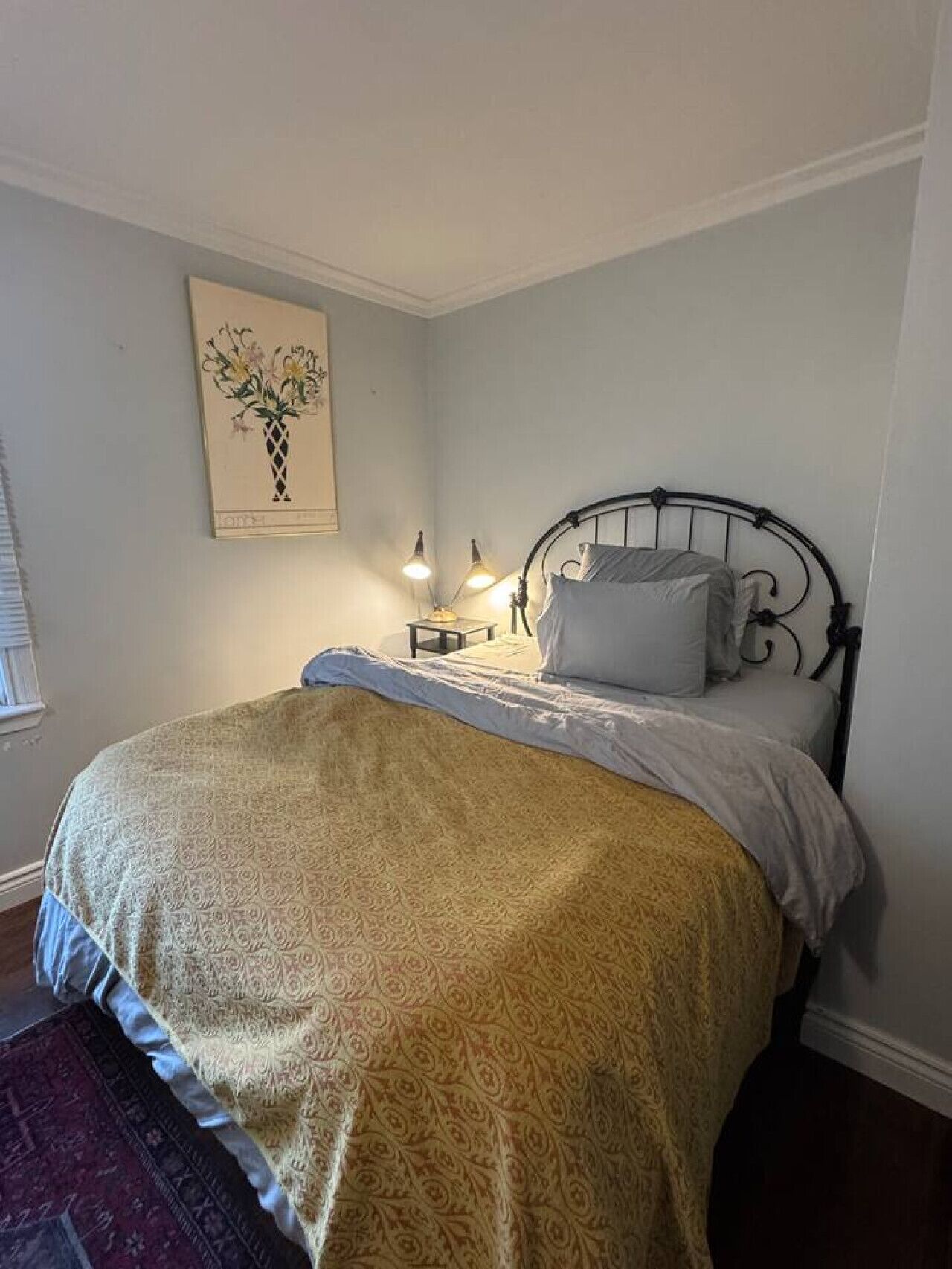 Tabla de planchar con plancha, wifi y ropa de cama 