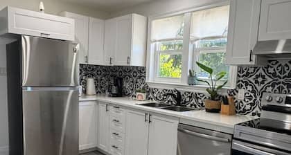 Eclectic Old East 3BD in Entertainment District