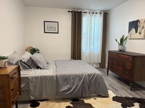 3 chambres, fer et planche à repasser, Wi-Fi, draps fournis