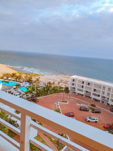 Vacation in Torre Mediterranea: 3 bedroom apartment with swimming pool and balcony