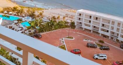 Vacation in Torre Mediterranea: 3 bedroom apartment with swimming pool and balcony