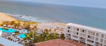 Vacation in Torre Mediterranea: 3 bedroom apartment with swimming pool and balcony