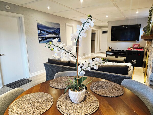 Interior - Private 1 Bedroom Ensuite Apartment (Toronto)