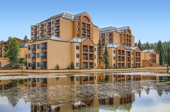 Exterior - Ski-in/out Breck penthouse! Top-floor views, steps to Main St, pool & hot tubs. (Breckenridge)