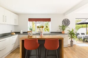 Fridge, microwave, oven, coffee/tea maker