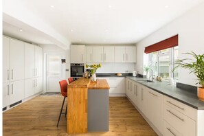 Fridge, microwave, oven, coffee/tea maker
