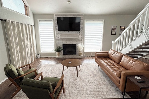 Living room area with a 65in TV