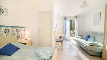 1 bedroom, bed sheets