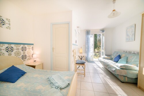 Bed and Breakfast 'Chambre Deluxe' with Shared Garden