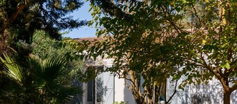 Bed and Breakfast 'Chambre Deluxe' with Shared Garden