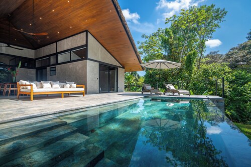 Deluxe 4-bedroom Villa in charming Ojochal with Private Pool
