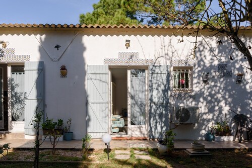 Bed and Breakfast 'Chambre Double Classique' with Shared Garden and Air Conditioning