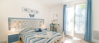 Bed and Breakfast 'Chambre Farniente' with Shared Garden and Air Conditioning