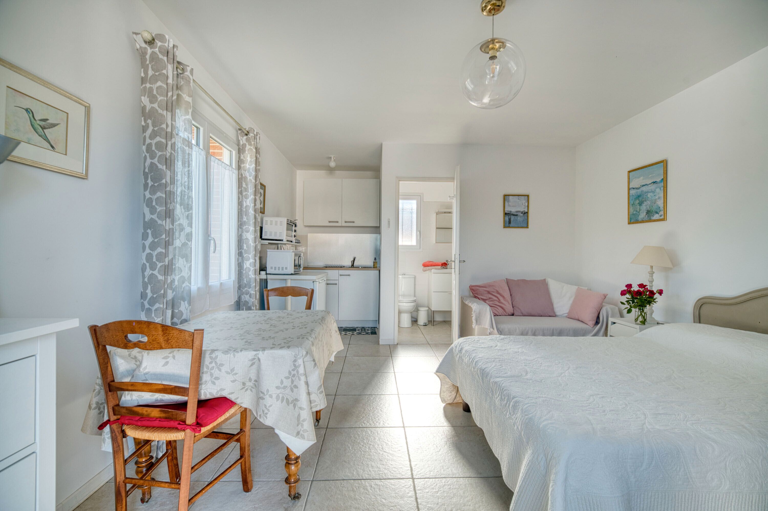 Iron/ironing board, WiFi