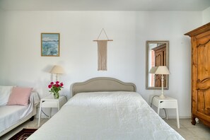 Iron/ironing board, WiFi