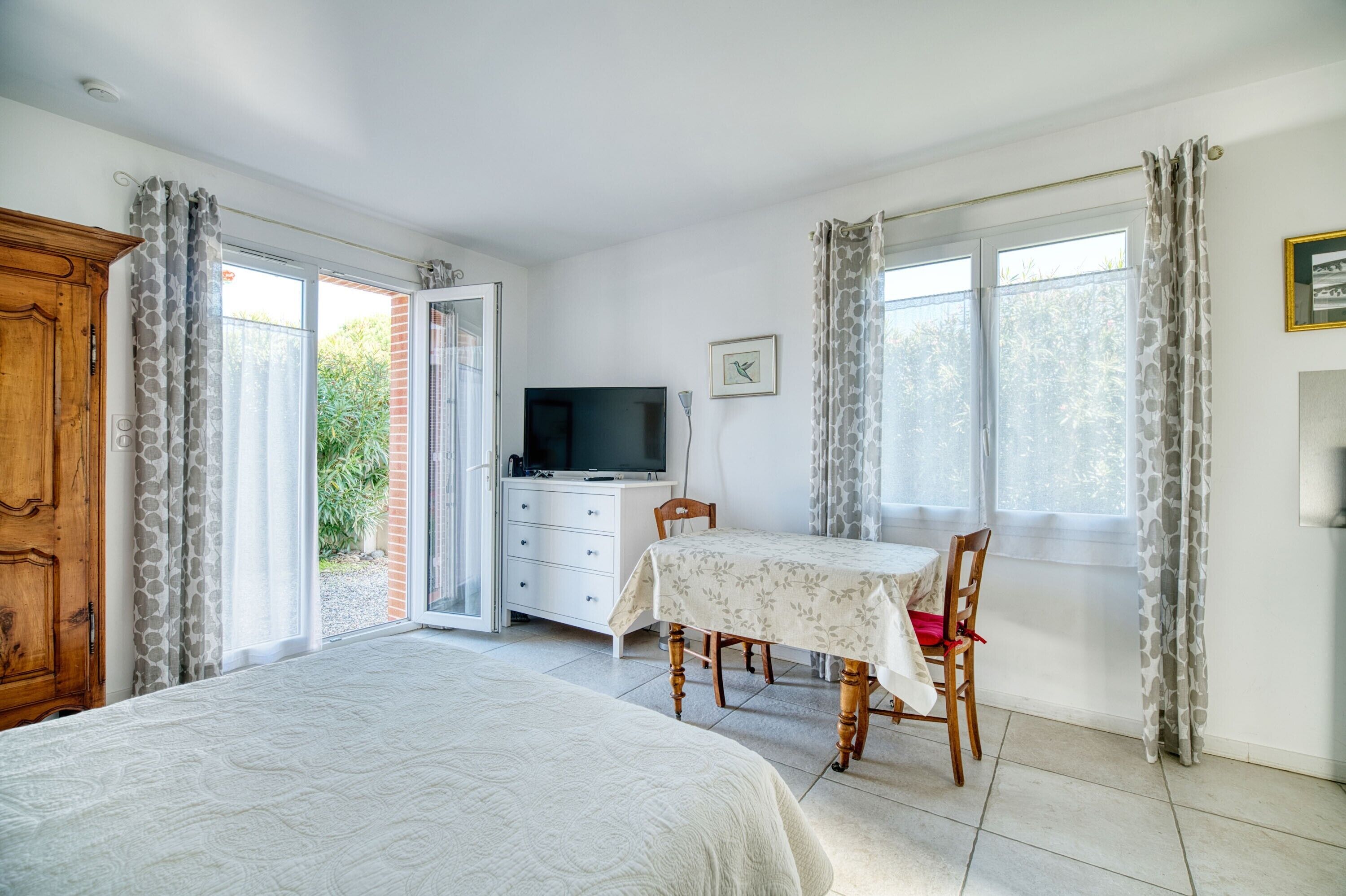 Iron/ironing board, WiFi