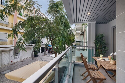 Apartment 'Eanes 22 Beach House' mit Balkon, WLAN und Klimaanlage