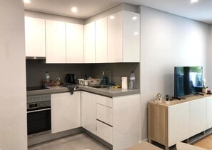 Fridge, microwave, oven, stovetop