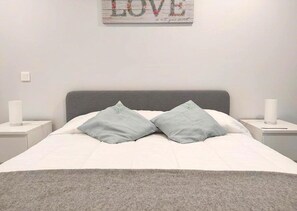 2 bedrooms, iron/ironing board, WiFi, bed sheets