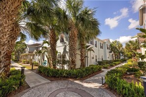 Exterior - 4BR/3BA Townhome near Disney - Lucaya Village (Kissimmee)