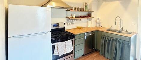 Micro-ondes, four, plaque de cuisson, lave-vaisselle