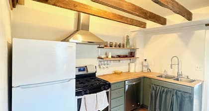 Charming 2-bedroom Twin private house in serene Milford