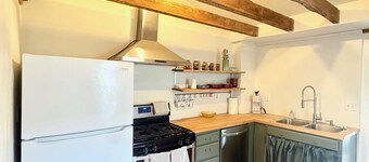 Charming 2-bedroom Twin private house in serene Milford