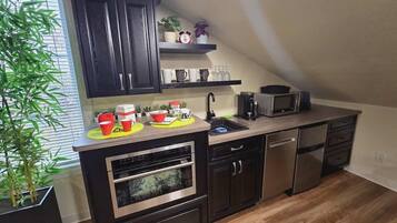 Mikrowelle, Ofen, Geschirrspüler