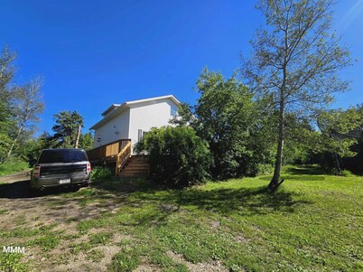 Beautiful LOFT SUIT, Private Guest House located in Hamlet of Mirror.